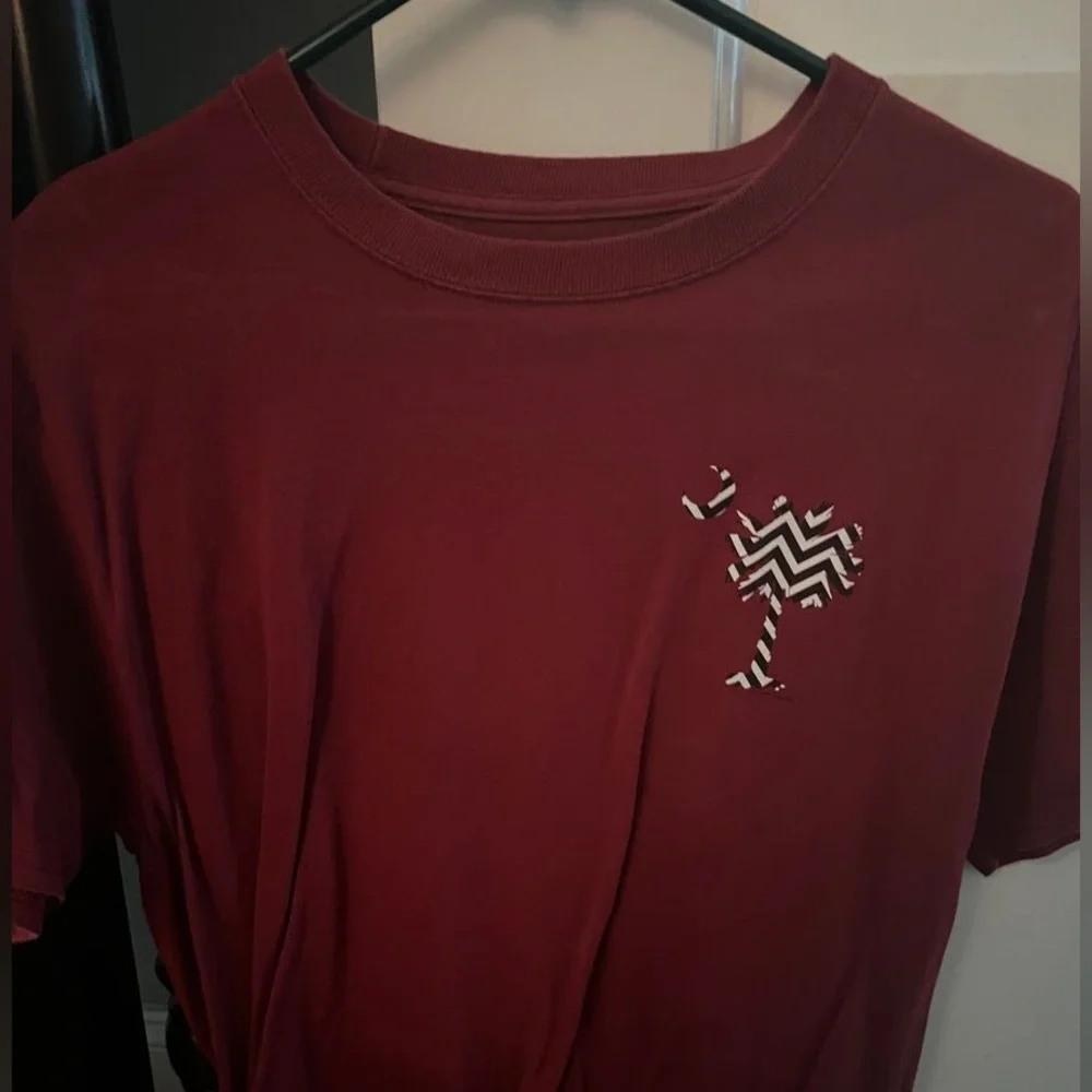 T-Shirt - Picture 2 of 4